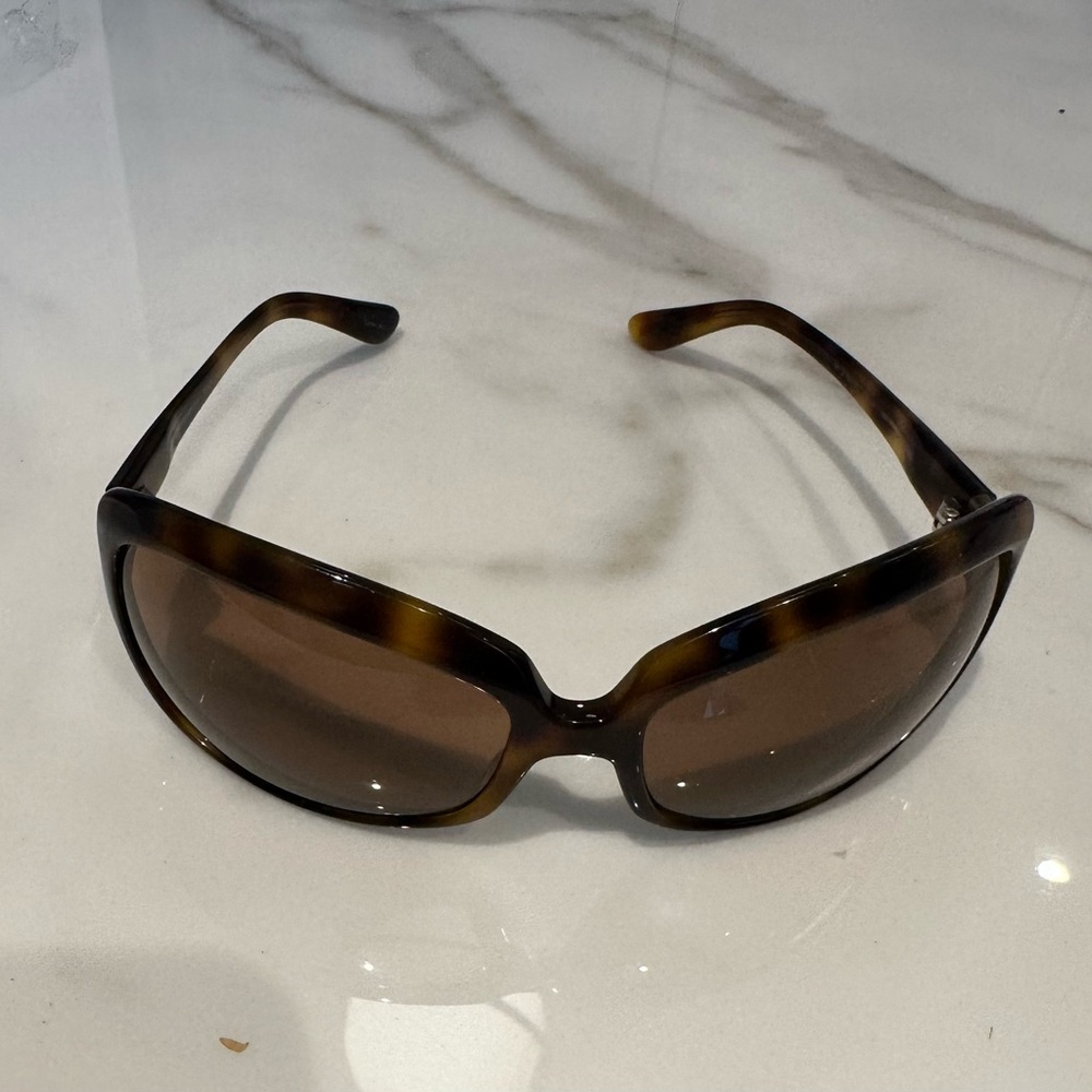 Oliver peoples sunglasseses with case